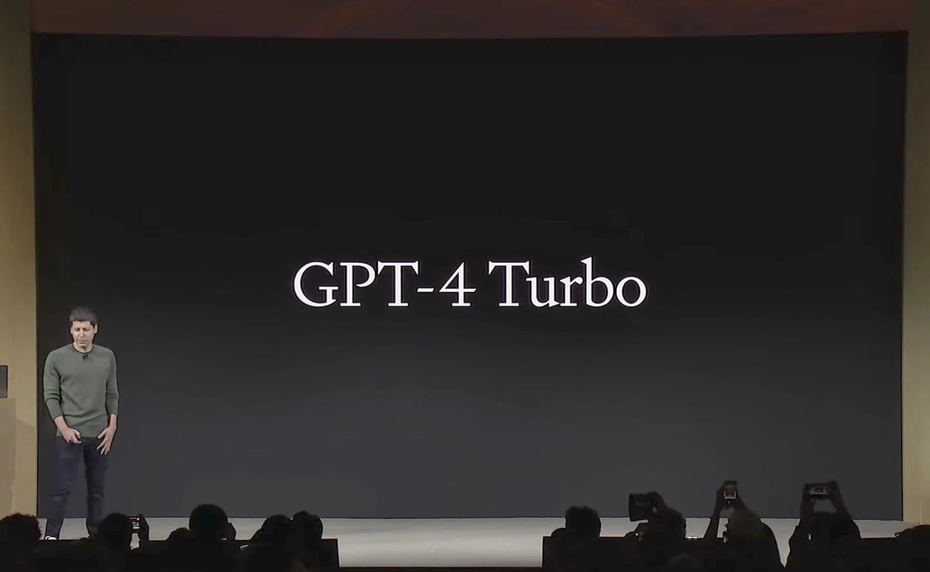 OpenAI举行首届开发者大会，推出GPT-4 Turbo丨美团发布聊天机器人软件Wow丨李开复团队发布大模型Yi