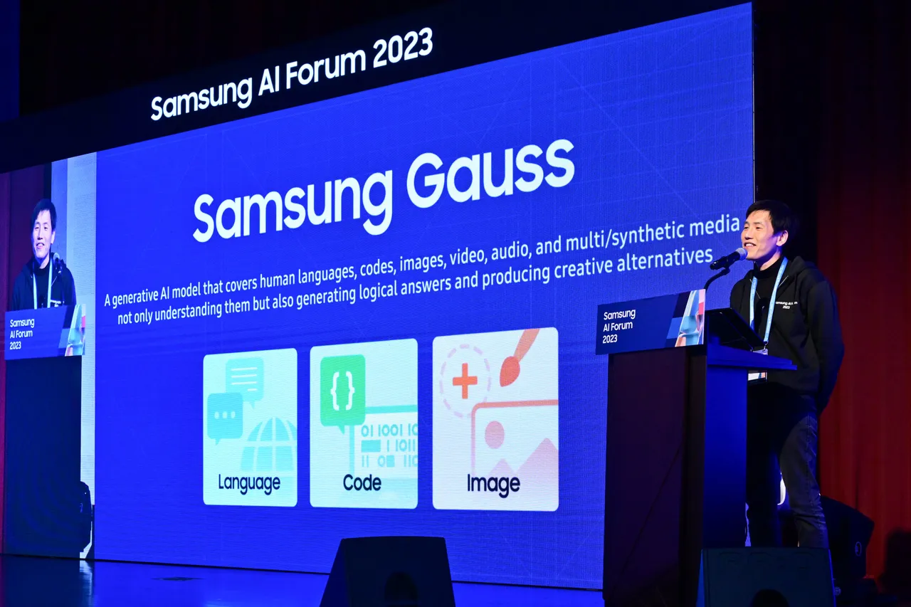 三星新旗舰Galaxy S24将搭载AI大模型丨学而思数学大模型上线丨知乎“知海图”知识大模型上线